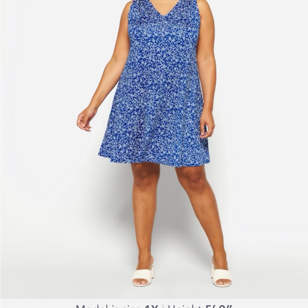 NWOT Summer dress with back detail